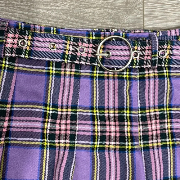 Almost Famous Grommet Belt Plaid Pleated High Rise Mini Skirt Purple Pink L - Picture 10 of 13